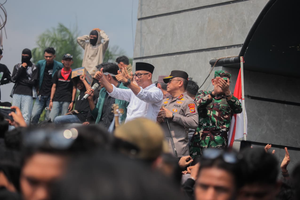 Unjuk Rasa di Lampung Berlangsung Kondusif, Gubernur Rahmat Mirzani Duduk Bersama Mahasiswa